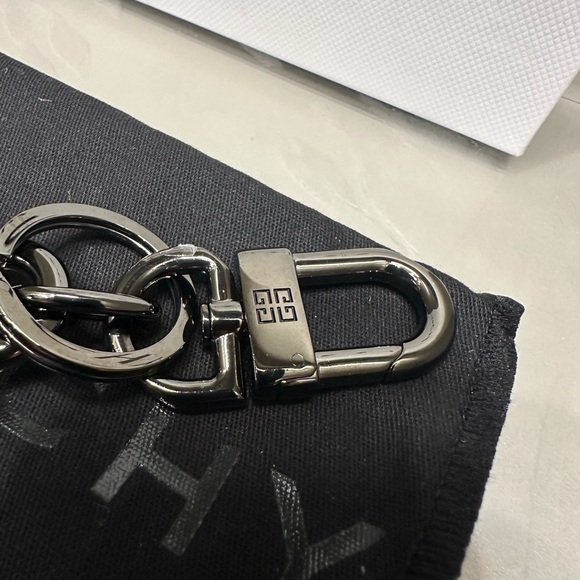 Givenchy 4G PADLOCK KEYRING IN METAL, NIB - Picture 8 of 10